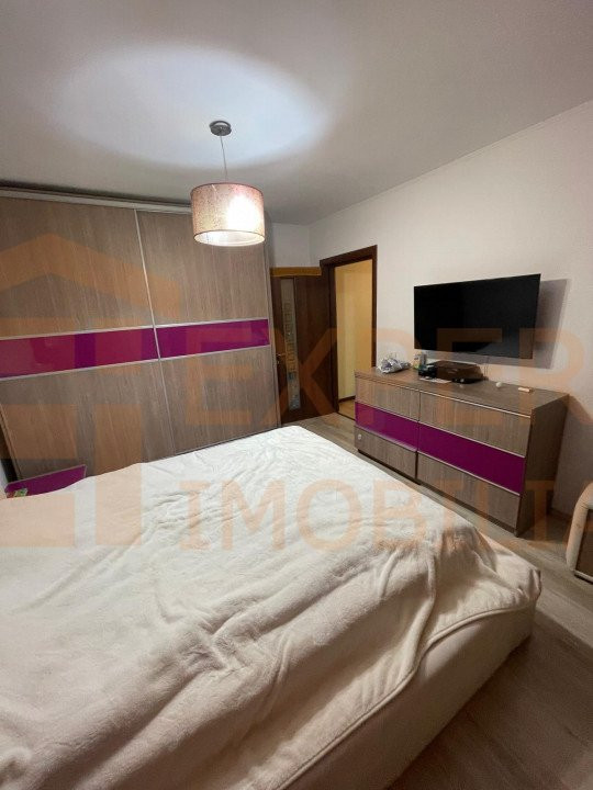 Apartament spațios cu 3 camere, decomandat, situat în zona DACIA