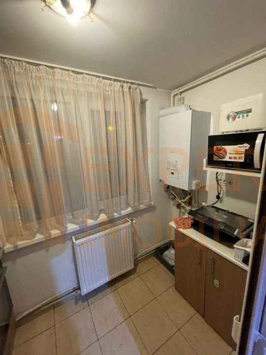 Apartament spațios cu 3 camere, decomandat, situat în zona DACIA