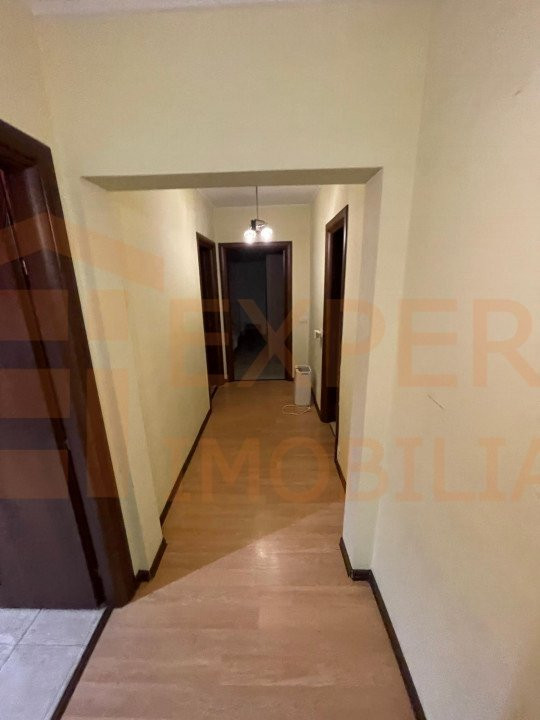 Apartament spațios cu 3 camere, decomandat, situat în zona DACIA