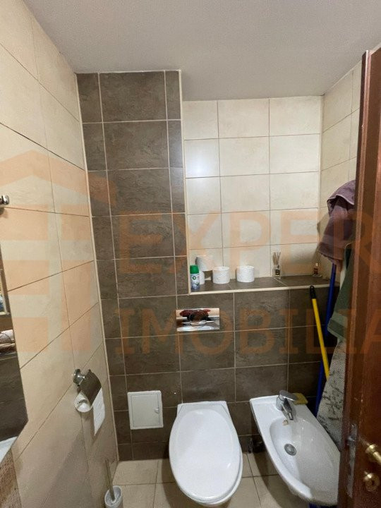 Apartament spațios cu 3 camere, decomandat, situat în zona DACIA