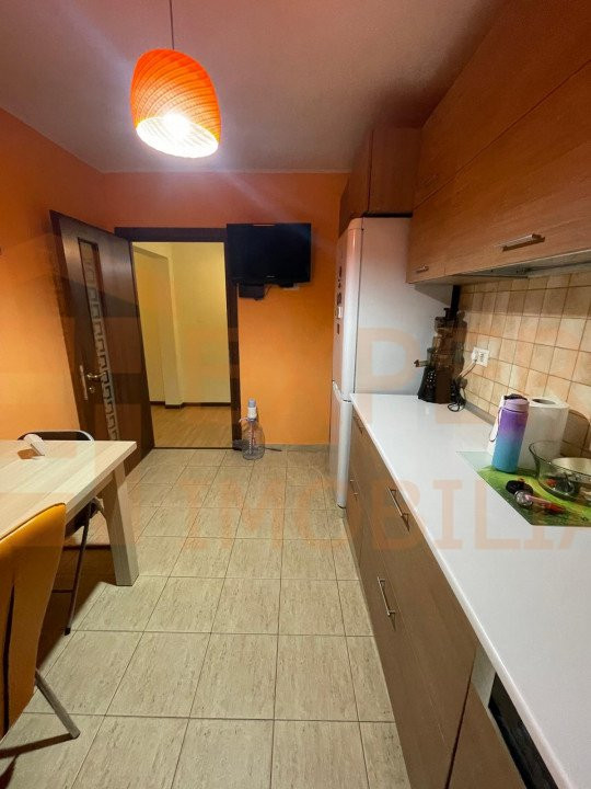 Apartament spațios cu 3 camere, decomandat, situat în zona DACIA