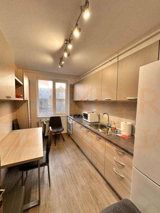 Apartament 2 camere, decomandat situat in CENTRU