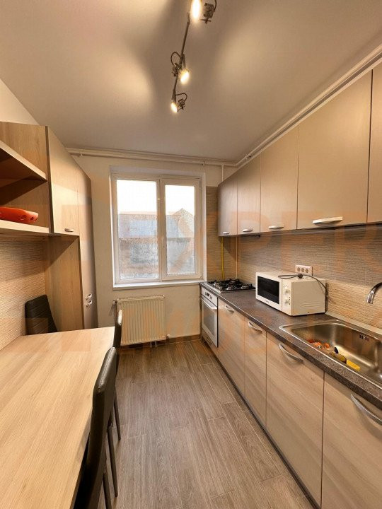 Apartament 2 camere, decomandat situat in CENTRU