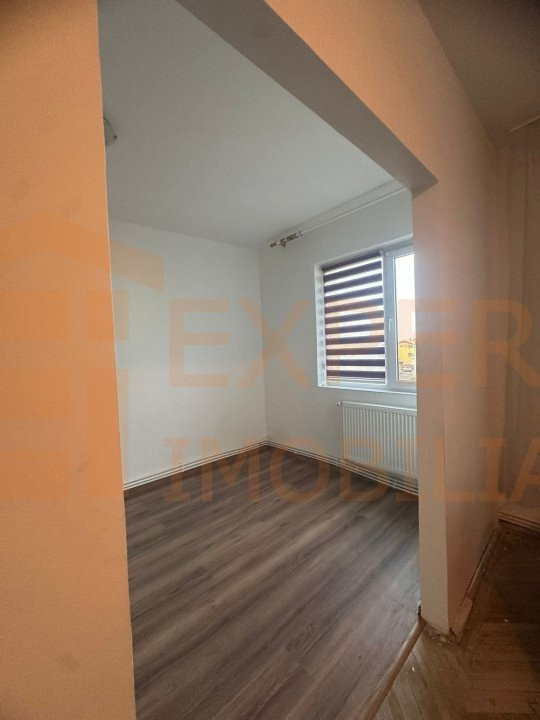 Apartament 3 camere situat in centrul Mangaliei