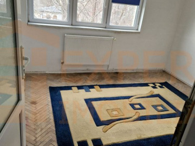 Apartament 3 camere situat in centrul Mangaliei