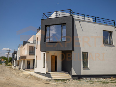 O casă cu priveliște cât o vacanță. Acasă, în Palazu Mare.