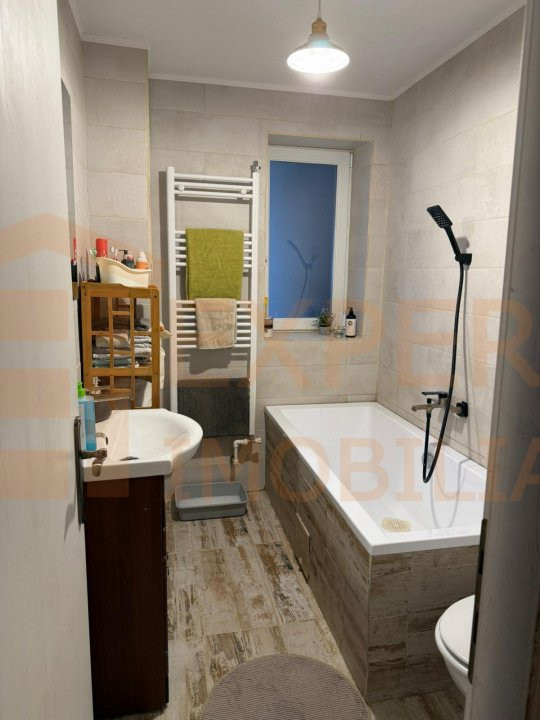 Apartament 4 camere situat in CENTRU