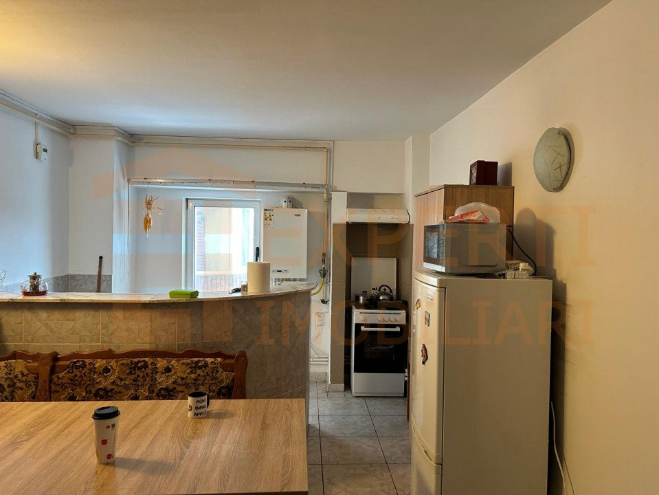 Apartament 4 camere situat in zona GARA-BCR