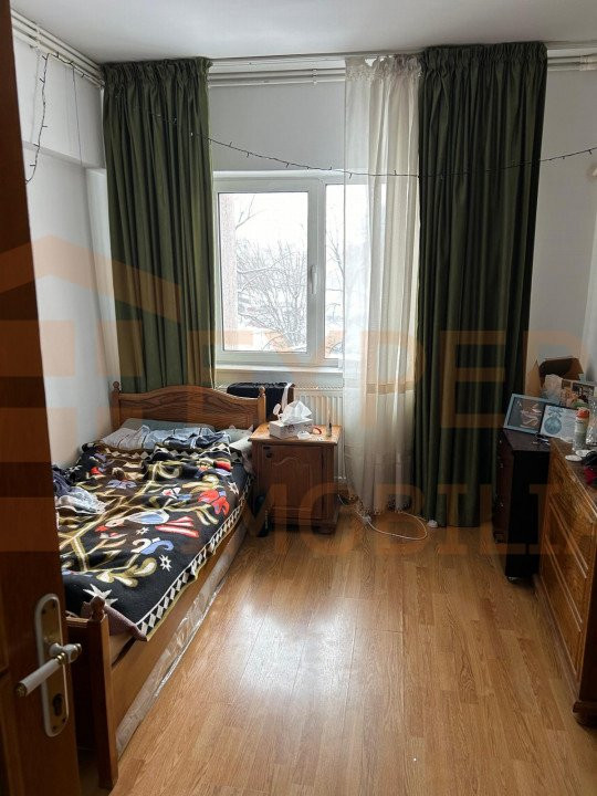 Apartament 4 camere situat in zona GARA-BCR