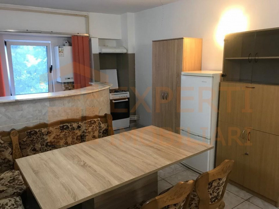 Apartament 4 camere situat in zona GARA-BCR