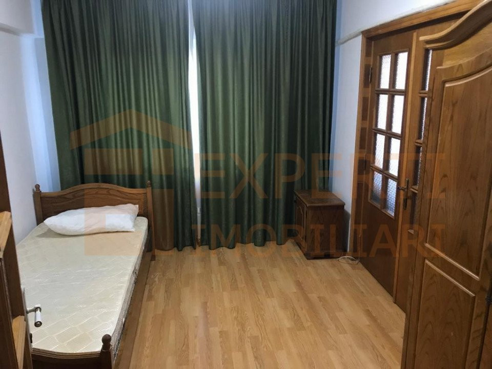 Apartament 4 camere situat in zona GARA-BCR