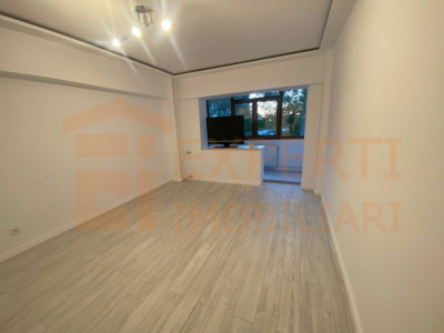 Apartament 2 camere transformat in 3 camere situat in zona Tomis Nord - Boema