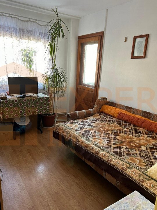 Apartament 4 camere situat in zona CET