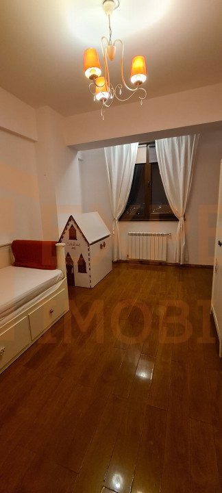 Apartament 3 camere situat in zona INEL I