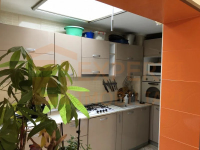 Apartament in vila in zona TROCADERO