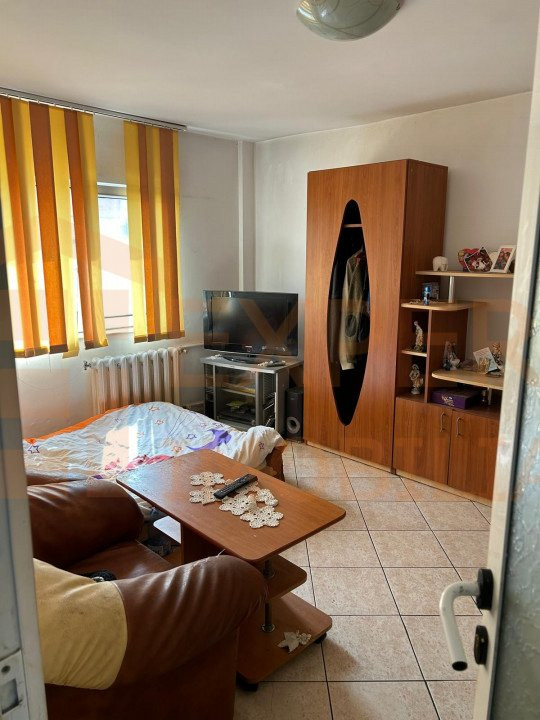 Apartament 4 camere, decomandat situat in zona INEL II