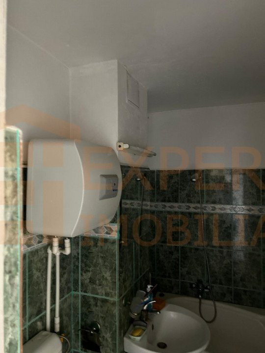 Apartament 4 camere, decomandat situat in zona INEL II