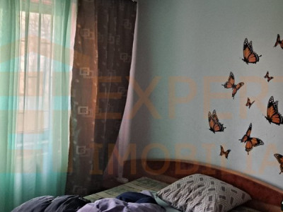 Apartament 2 camere transformat in 3 camere situat in zona Abator