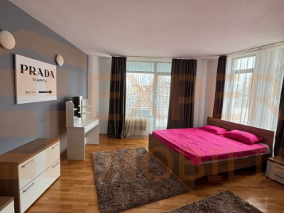 Apartament 4 camere situat in zona Centru