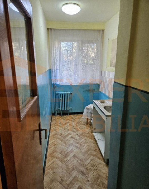 Apartament 3 camere situat in zona KM 4-5