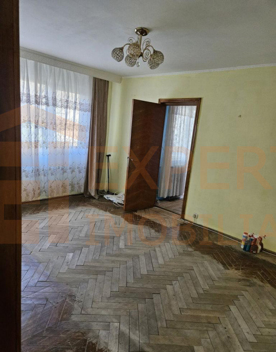 Apartament 3 camere situat in zona KM 4-5