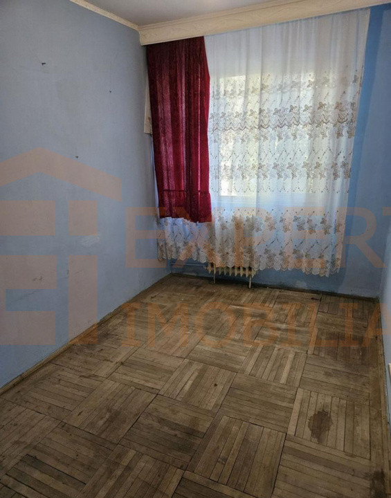 Apartament 3 camere situat in zona KM 4-5