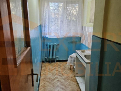 Apartament 3 camere situat in zona KM 4-5