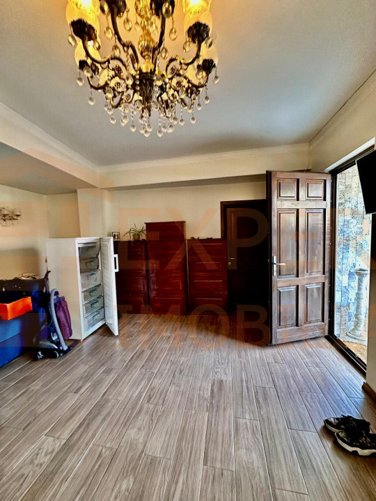 Casă modernă situată în zona Dacia