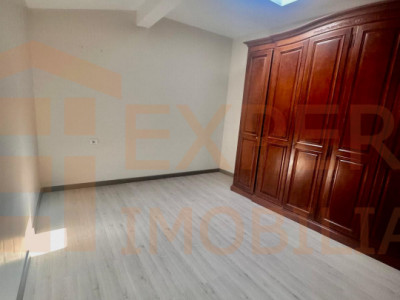 Casă modernă situată în zona Dacia