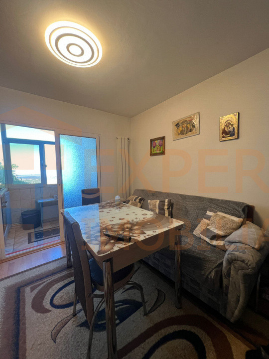 Apartament 2 camere, decomandat - zona Poarta 6
