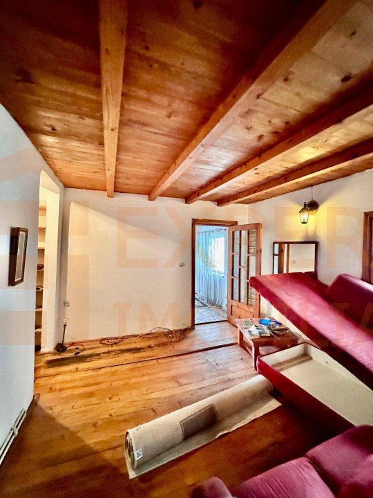 Casa situata in zona Delfinariu