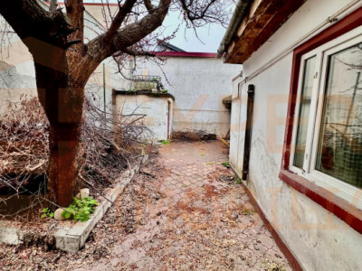 Casa situata in zona Delfinariu