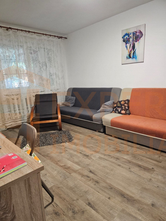 Apartament 3 camere zona Cireșica – ideal locuință sau cabinet