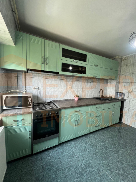 Apartament 3 camere zona Trocadero