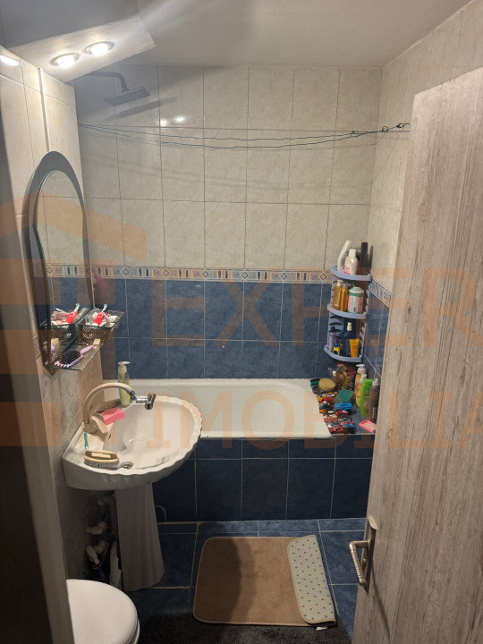 Apartament 3 camere situat in zona Km 5