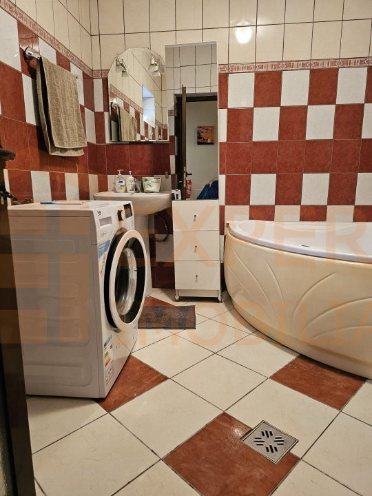 Casa 3 camere situată in zona Stadion
