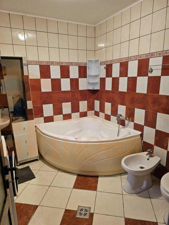 Casa 3 camere situată in zona Stadion
