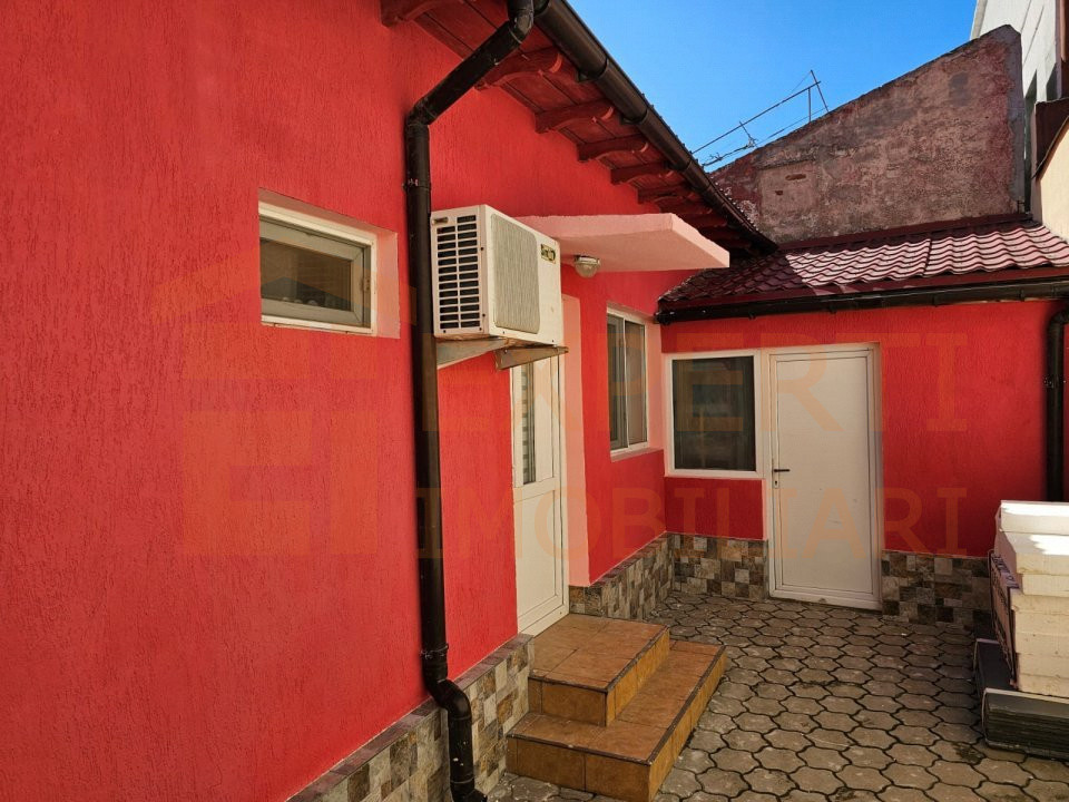 Casa 3 camere situată in zona Stadion