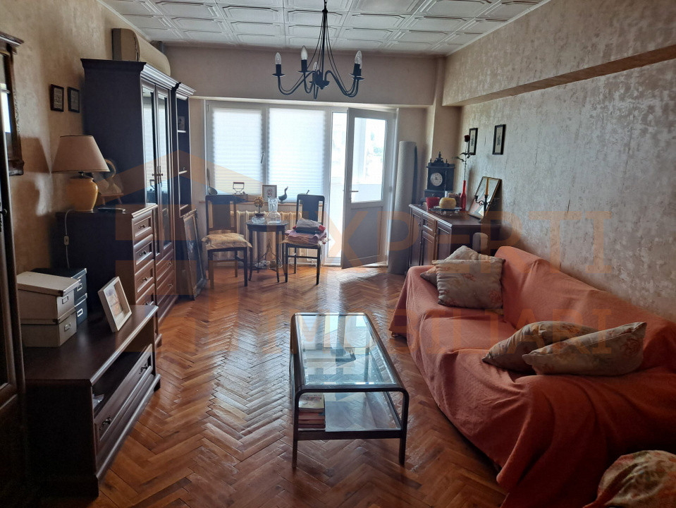 Apartament 4 camere zona Trocadero