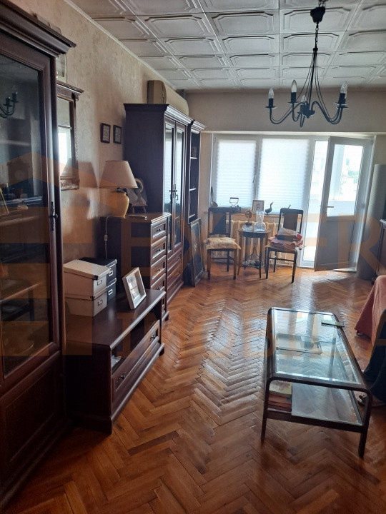 Apartament 4 camere zona Trocadero