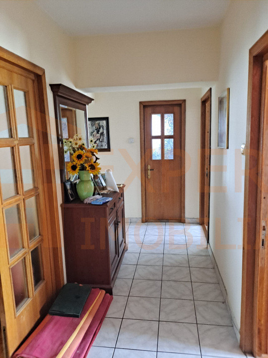 Apartament 4 camere zona Trocadero