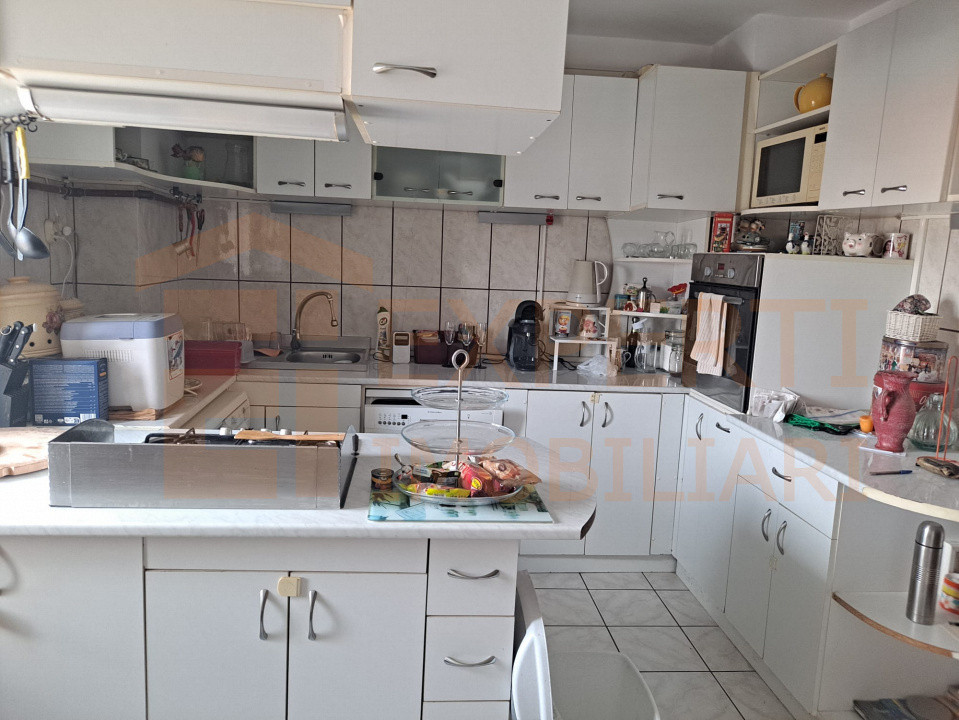 Apartament 4 camere zona Trocadero