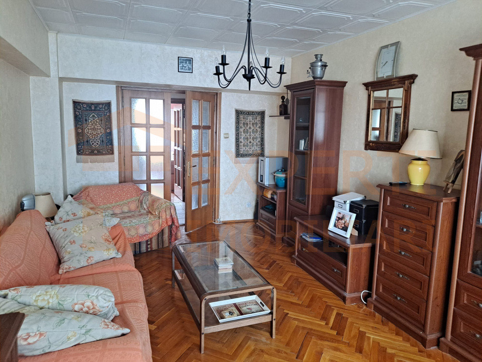 Apartament 4 camere zona Trocadero