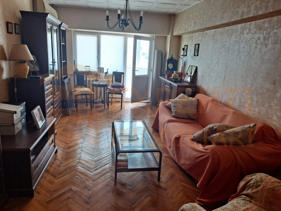 Apartament 4 camere zona Trocadero