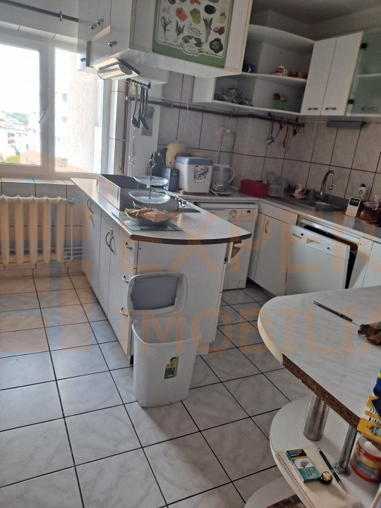 Apartament 4 camere zona Trocadero