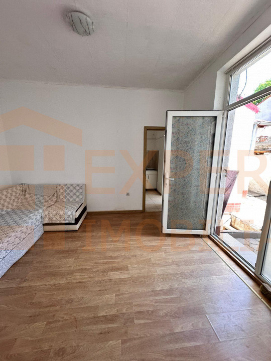 Proprietate 2 corpuri situată in zona Tomis I