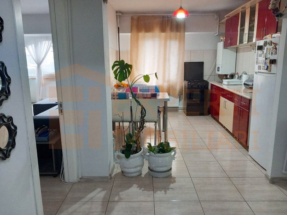 Apartament 3 camere situat in zona DACIA