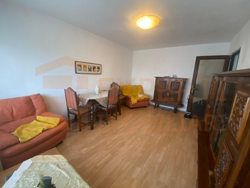 Apartament 3 camere situat în zona Brotăcei