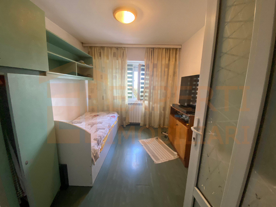 Apartament 3 camere situat în zona Brotăcei
