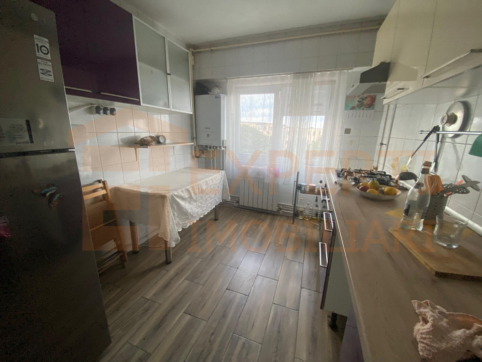 Apartament 3 camere situat în zona Brotăcei